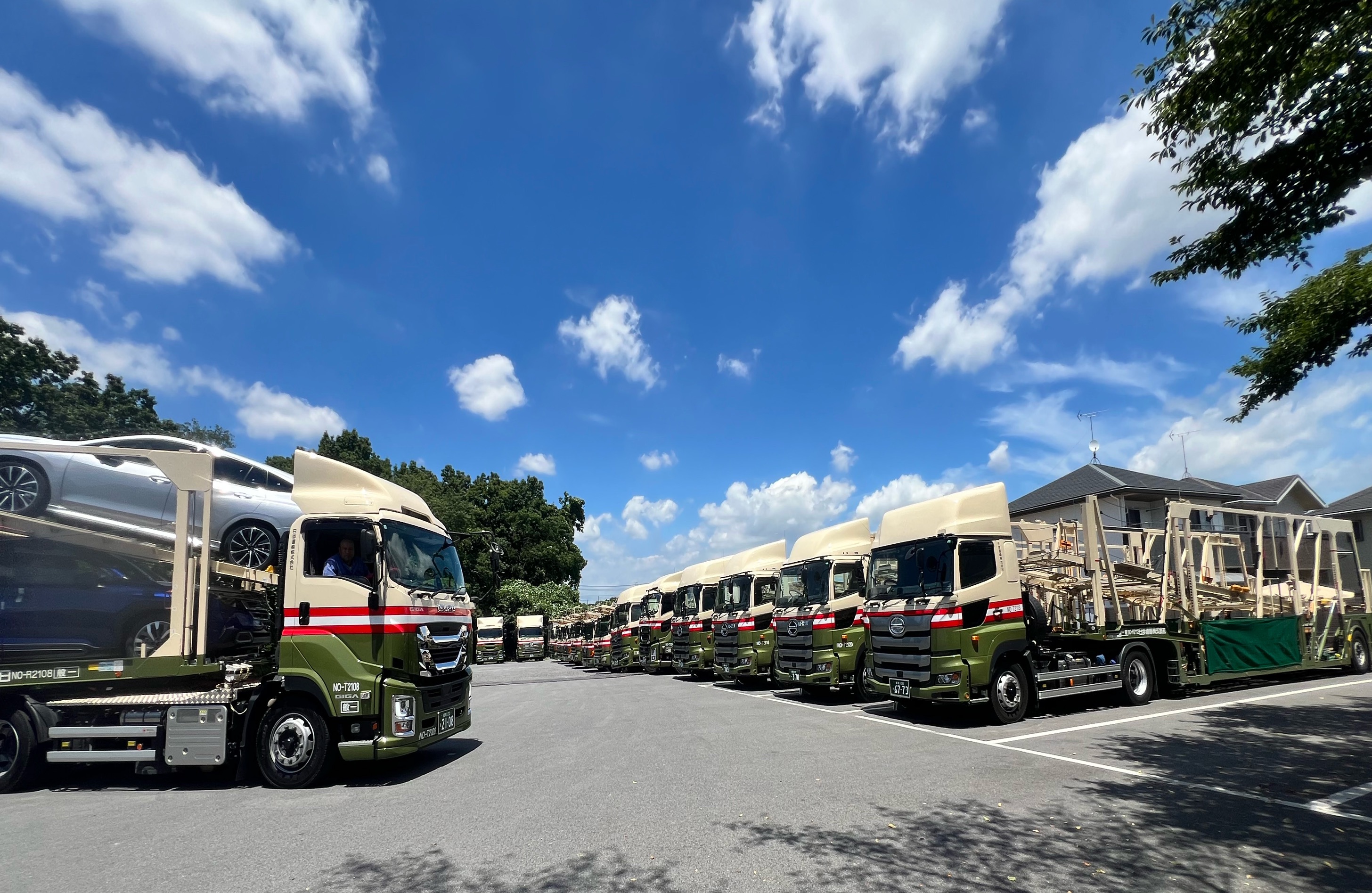 トラックの荷台の画像