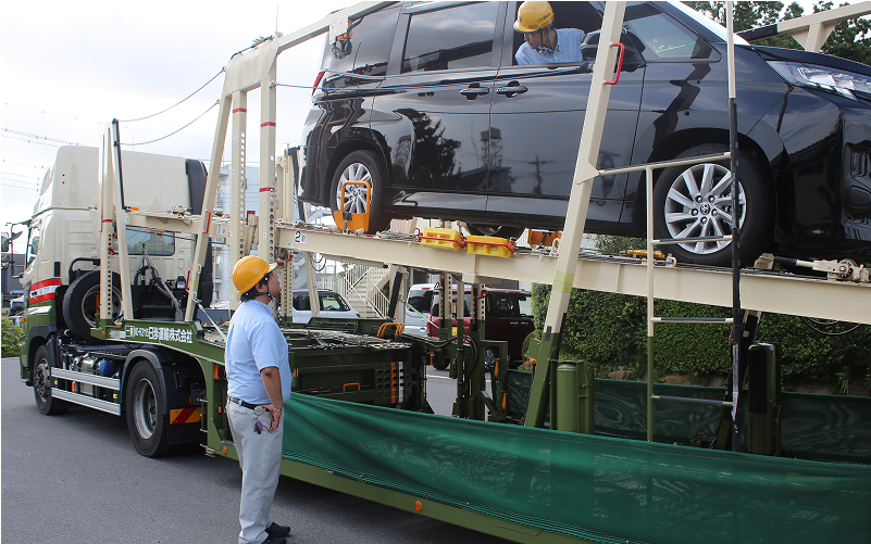 トラックの荷台の画像
